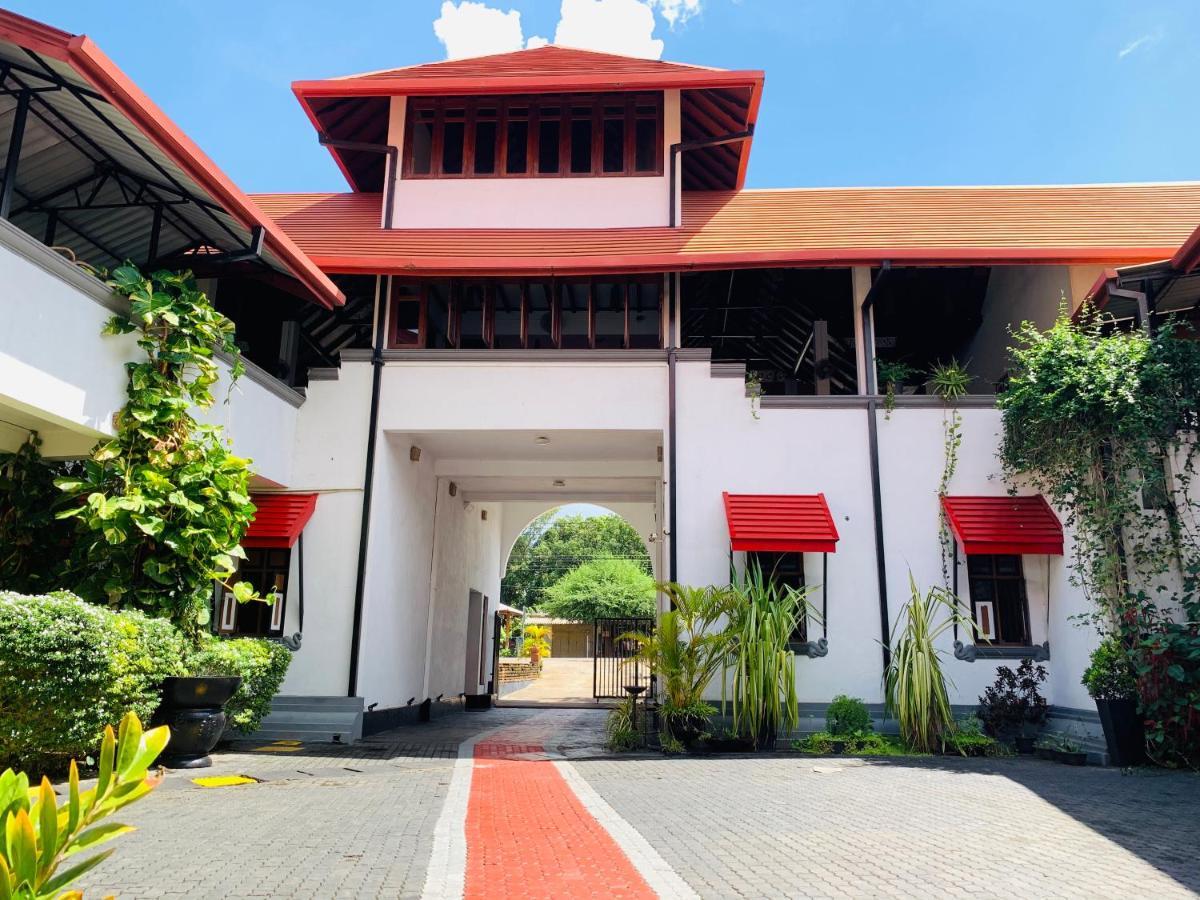 The Triangle Hotel Anuradhapura Luaran gambar