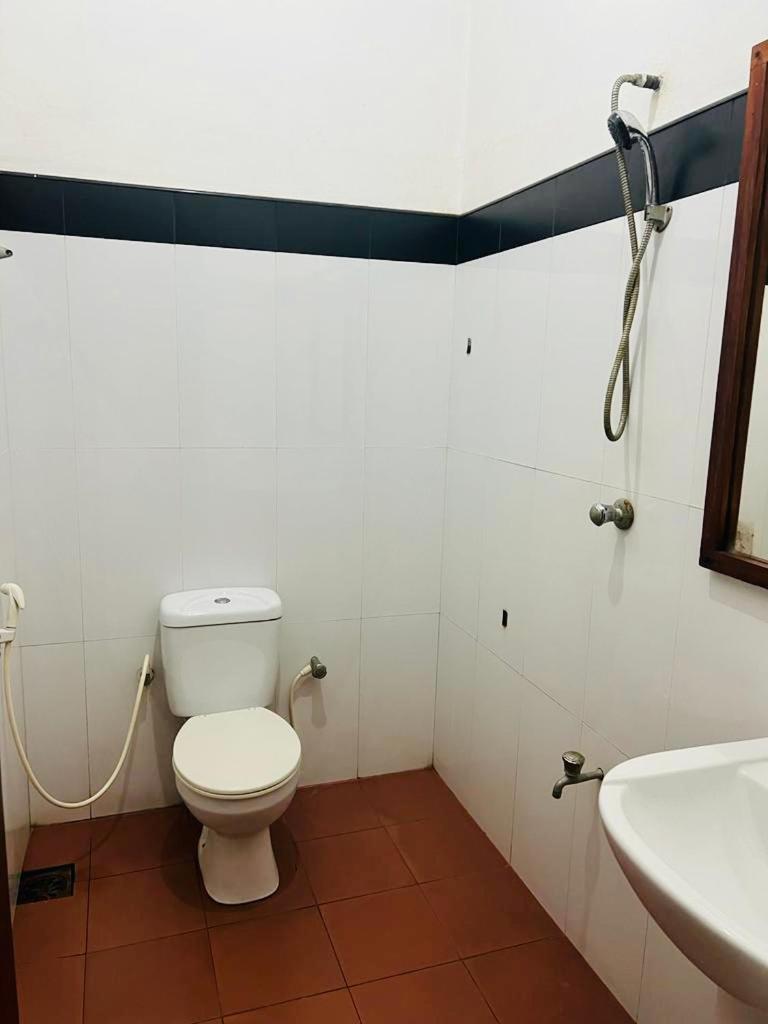 The Triangle Hotel Anuradhapura Bilik gambar
