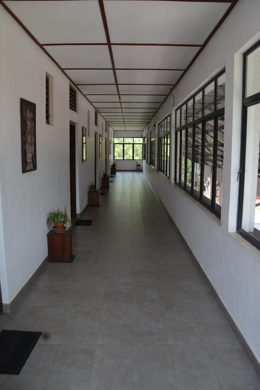 The Triangle Hotel Anuradhapura Luaran gambar