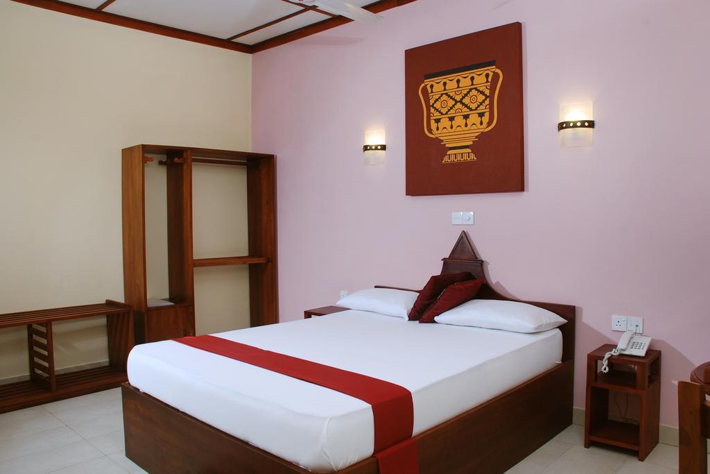 The Triangle Hotel Anuradhapura Luaran gambar