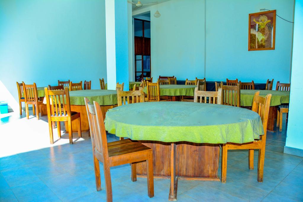 The Triangle Hotel Anuradhapura Luaran gambar
